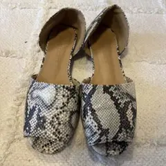ヘビ柄オープントゥフラットシューズ M