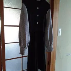 千鳥格子スリーブのニットプリーツミディアムワンピース