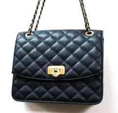 【美品】CHARLES & KEITH クレシダ キルト ショルダーバッグ