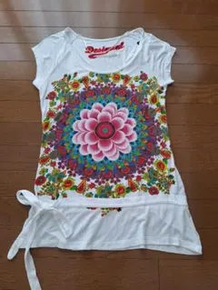 Desigual Tシャツ カットソー 花柄　Mサイズのサムネイル