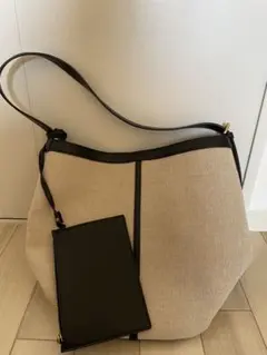 Mila Owen バック