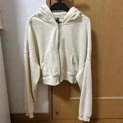 クリーム色フード付きクロップドパーカー