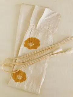 白に薄いベージュの帯締め　正絹　おまけ付き