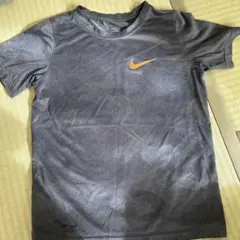 Nike グレー Tシャツ　145 ドライフィット