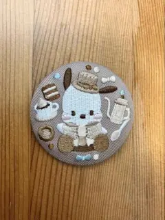 サンリオ刺繍缶バッジ　ポチャッコ