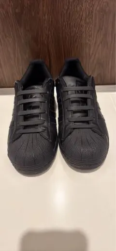 adidas ブラック スニーカー