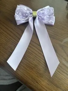 リボンの髪飾り　ハンドメイド作品　髪留め　推しカラー　薄い紫　クリップタイプ