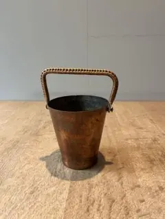 唐銅 青銅 手付手桶 閼伽桶形 建水 花入 紗綾形地紋 獅子鋲 煎茶道具 古銅 唐銅 青銅 手付手桶 閼伽桶形 建水 花入 紗綾形地紋 獅子鋲 煎茶道具