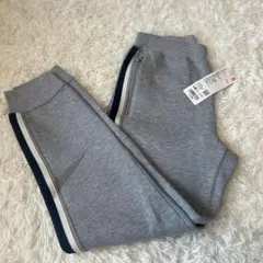 新品未使用UNIQLOグレー ウルトラストレッチドライスウェットパンツ140