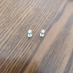 クリスタルスタッドピアス
