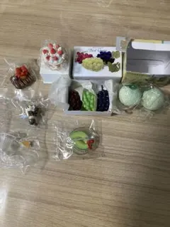 ミニチュアスイーツ、果物セットほか