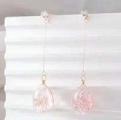 押し花入りドロップ型ピアス　ピンク　カジュアル　エレガント　個性的　押し花