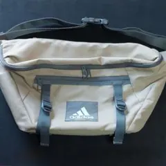 【最終値下げです!!】アディダスadidas　ボディバッグ