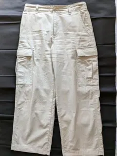 ユニクロ　ワイドストレートカーゴパンツ レディース　ベージュ