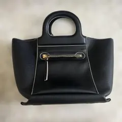 チャールズアンドキース  サテンプリーツドスカーフ トラペーズバッグ CHARLES & KEITH サテンプリーツドスカーフ トラペーズバッグ 【再入荷