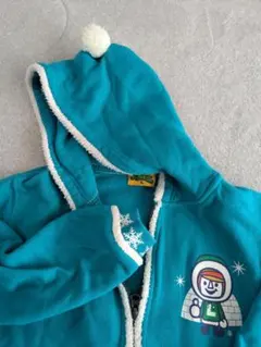 ターコイズ色のフリースパーカー