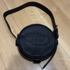 DIESEL Dロゴエンボス ラウンド クロスボディバッグ