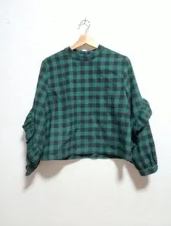 Merlot　緑と黒のチェック柄フリルシャツ