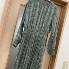 ハニーズ　グリーン花柄 プリーツワンピース美品！