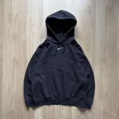 人気デザイン　NIKE　パーカー　センター刺繍ロゴ　ブラック