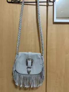 フリンジ付きライトグレー ショルダーバッグ