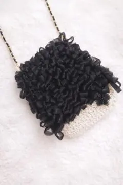 フェアリアフリルスマホショルダーブラックハンドメイドスマホポシェット