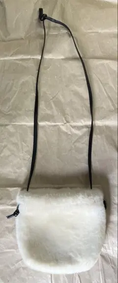 ショルダーバッグ 白いファー ホワイトのサムネイル