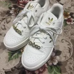 adidas スニーカー ホワイト ゴールド