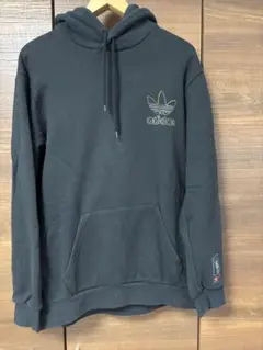 adidas ディズニー　ミッキーマウス パーカー ブラック　プルオーバー