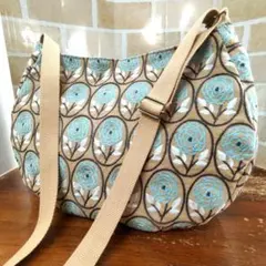 ハンドメイド　丸型ラウンドトート　調整可能ショルダー　お花柄刺繍　ベージュ