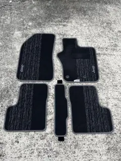 【純正】 Jeep レネゲード BU13 純正フロアマットのサムネイル