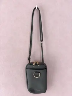 ALTROSE スマホショルダー　カーキ色のサムネイル