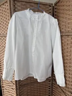 パ*ル様 ホワイトフリル襟シャツ