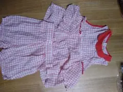 赤と白のチェック柄フリルベビー服