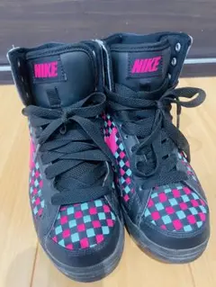 美品NIKE ハイカット　靴23.5センチ　ナイキ　スニーカー　ABCマート人気