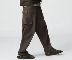 ユニクロC ワイドフィットカーゴパンツ　DarkBrown L