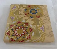 振袖　華やかな金色の花柄 袋帯
