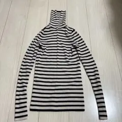 UNIQLO ストライプ柄 ハイネックセーター