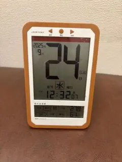 ＡＤＥＳＳＯ（アデッソ）デジタル日めくり電波時計　C-8414