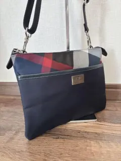 【極美品】ブラックレーベル・クレストブリッジ チェック柄 サコッシュ ネイビー系
