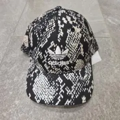 adidas スネーク柄 キャップ