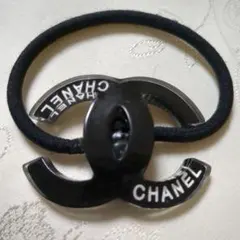 CHANEL ロゴ入りヘアゴム ブラック