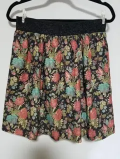 大きめサイズ　花柄のスカート