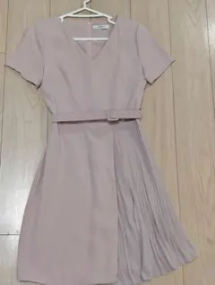 Jethro London 淡いピンク色 Vネック半袖ワンピース（ベルト付き）