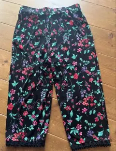 伊太利屋　花柄カジュアルパンツ 黒
