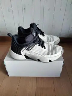 しろさん専用アディダス adidas トレイ アンリミテッド IF5609