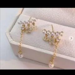 人気商品　ピアス　レディース　CDロゴピアス　CDロゴ　3連チャーム　パール