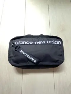 new balance ブラックポーチ