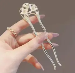 可愛い❣️花 ゴールド 髪飾り かんざし U字型 和装 洋装 アクセサリー