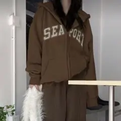 ブラウンパーカー　裏起毛　フード、チャック付き